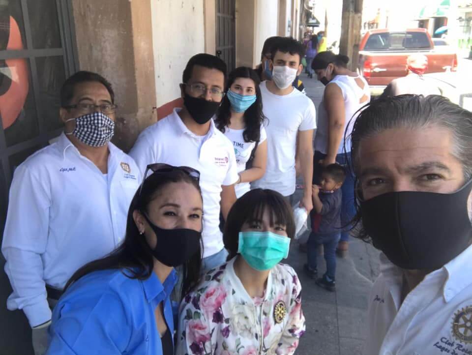 Voluntarios en servicio